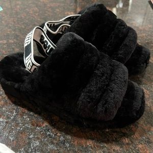 Ugg w/fluff yeah slide kid size size 6 USA
